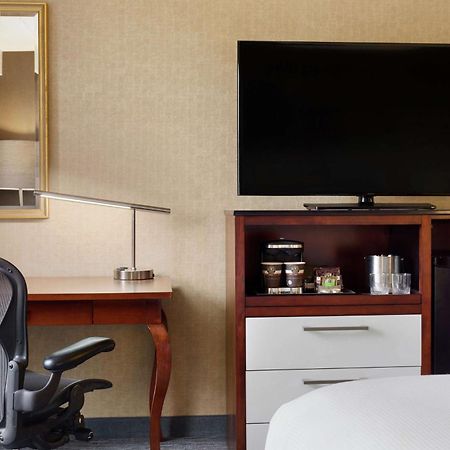 Doubletree By Hilton Hotel Detroit Novi Exterior photo
