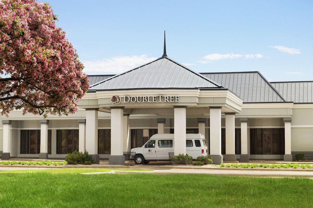 Doubletree By Hilton Hotel Detroit Novi Exterior photo