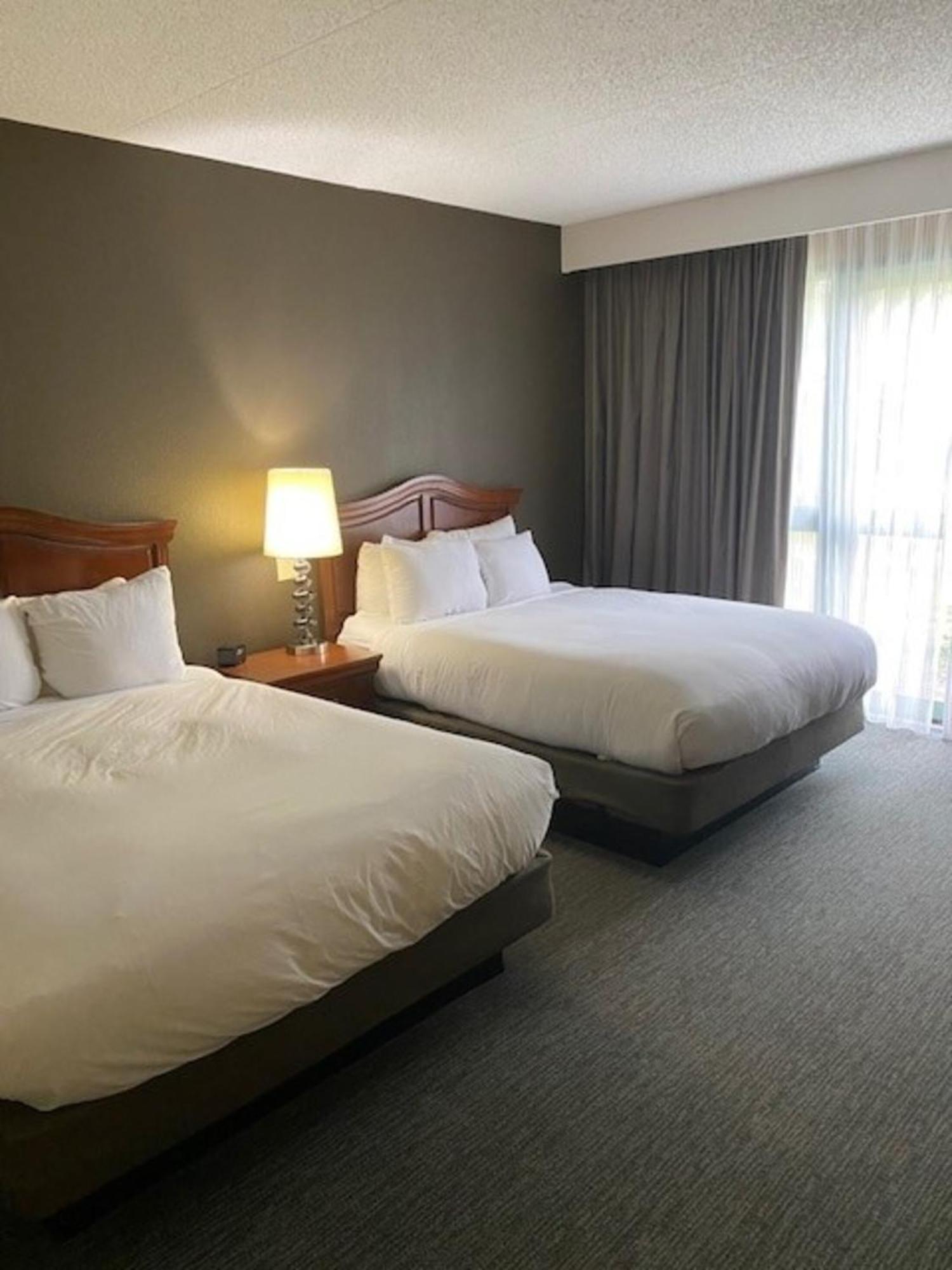 Doubletree By Hilton Hotel Detroit Novi Exterior photo