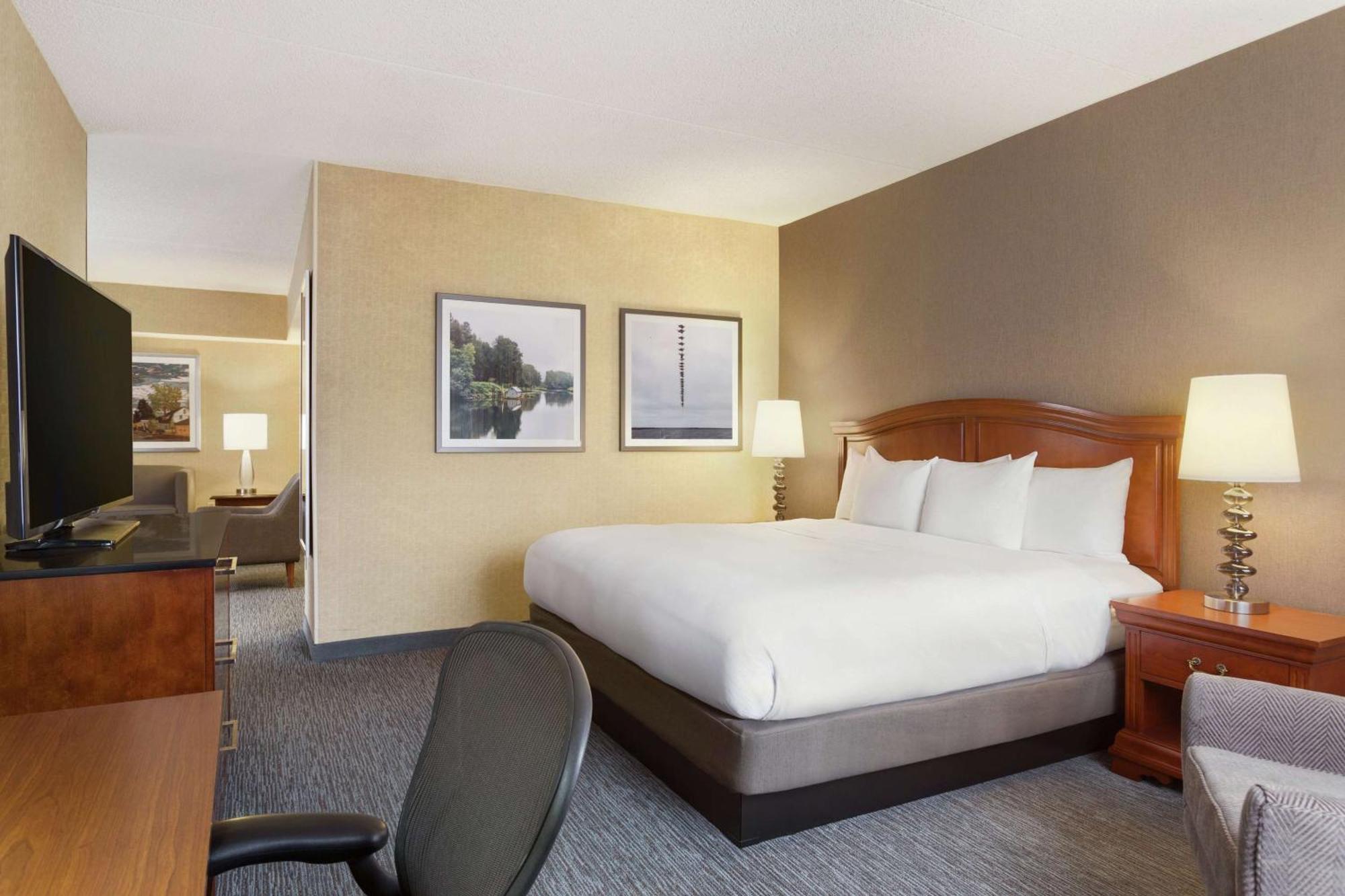 Doubletree By Hilton Hotel Detroit Novi Exterior photo