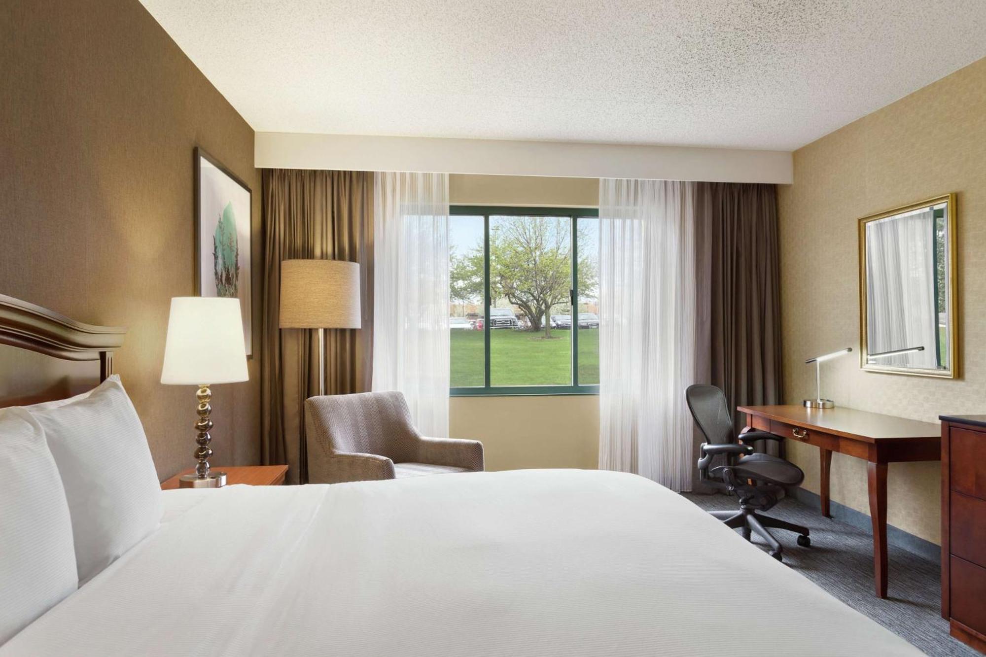 Doubletree By Hilton Hotel Detroit Novi Exterior photo