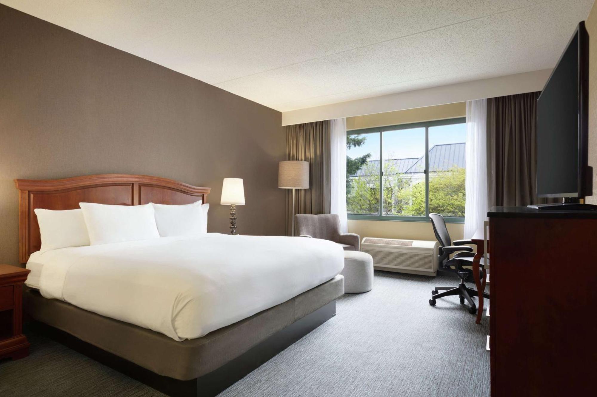 Doubletree By Hilton Hotel Detroit Novi Exterior photo