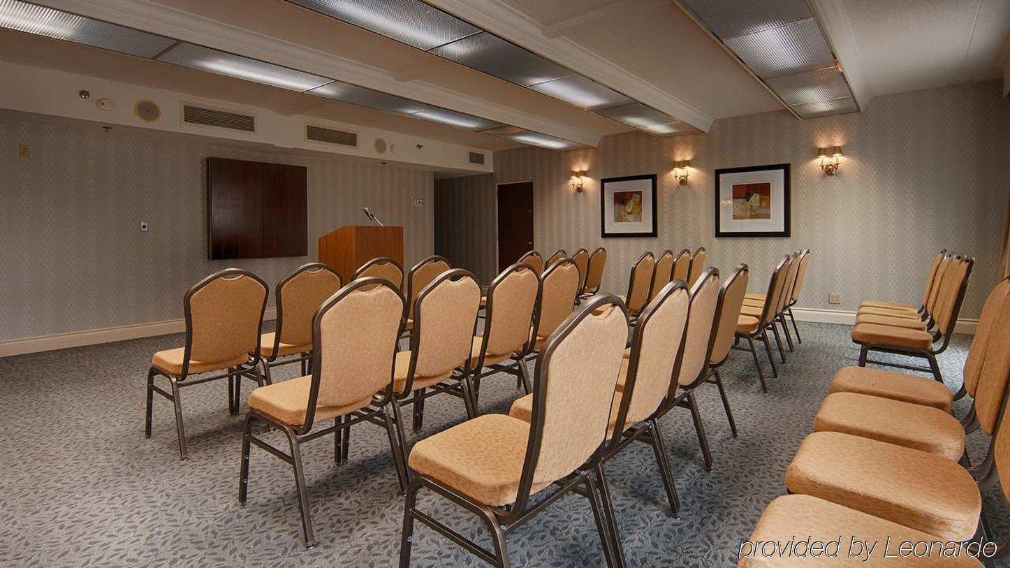Doubletree By Hilton Hotel Detroit Novi Exterior photo