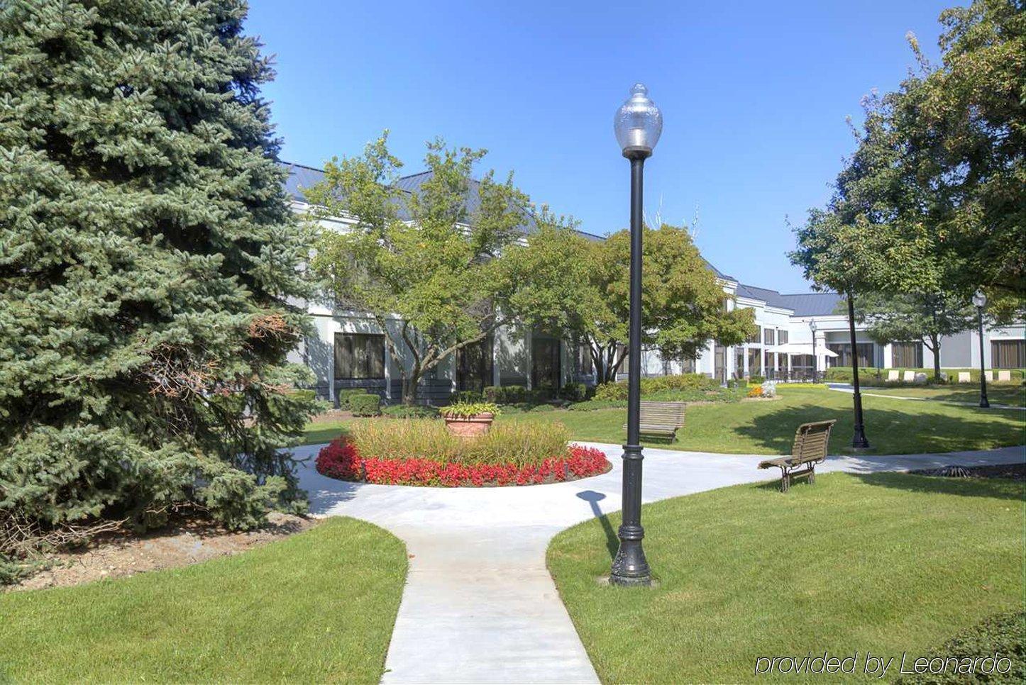 Doubletree By Hilton Hotel Detroit Novi Exterior photo