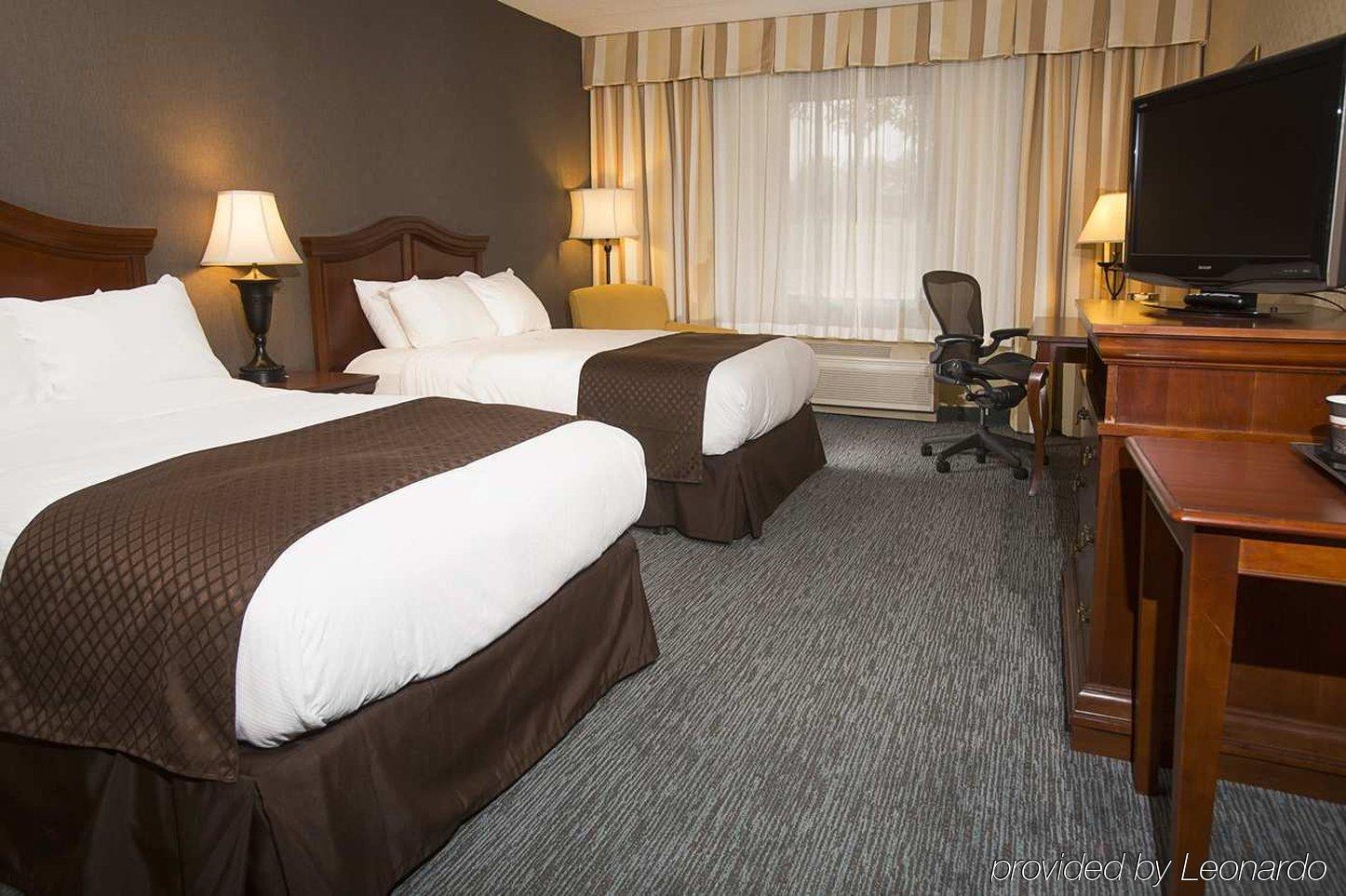 Doubletree By Hilton Hotel Detroit Novi Exterior photo