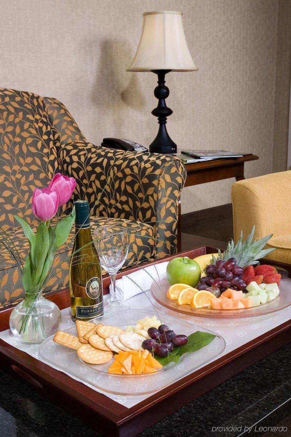 Doubletree By Hilton Hotel Detroit Novi Room photo