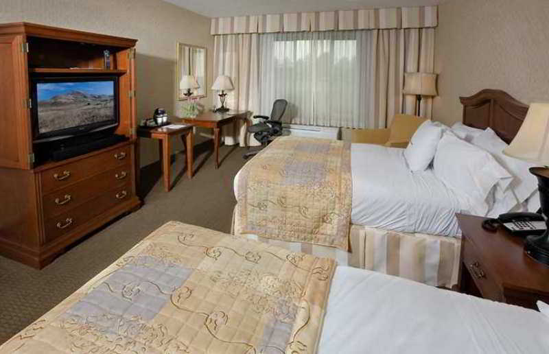 Doubletree By Hilton Hotel Detroit Novi Exterior photo