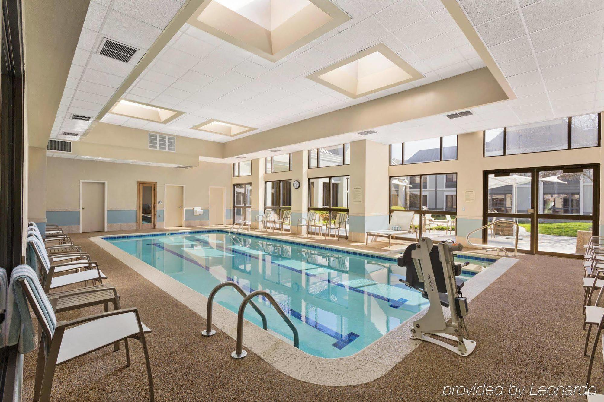 Doubletree By Hilton Hotel Detroit Novi Exterior photo