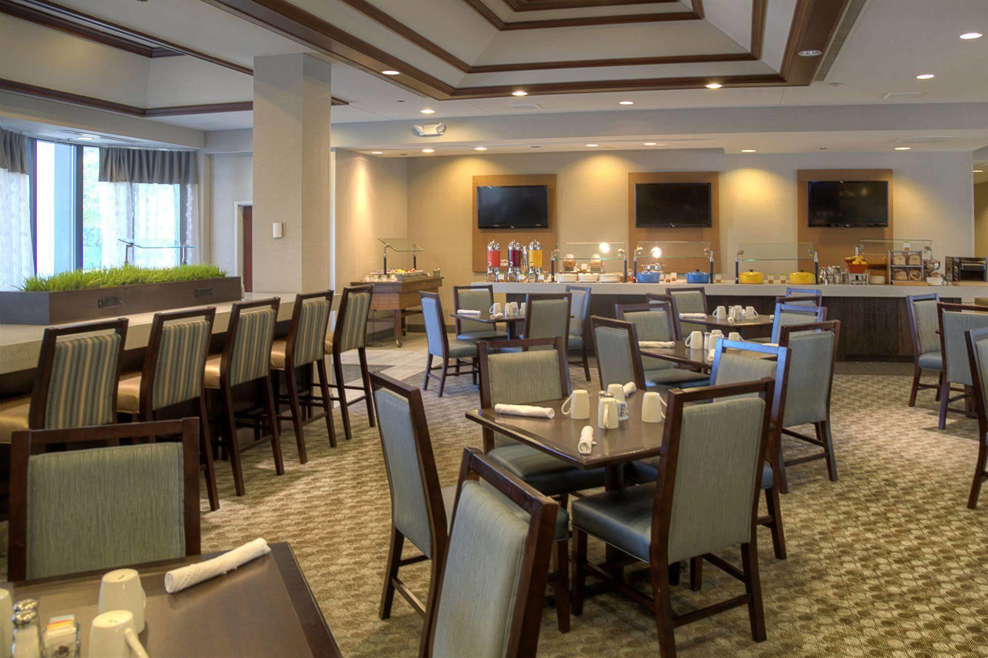 Doubletree By Hilton Hotel Detroit Novi Exterior photo