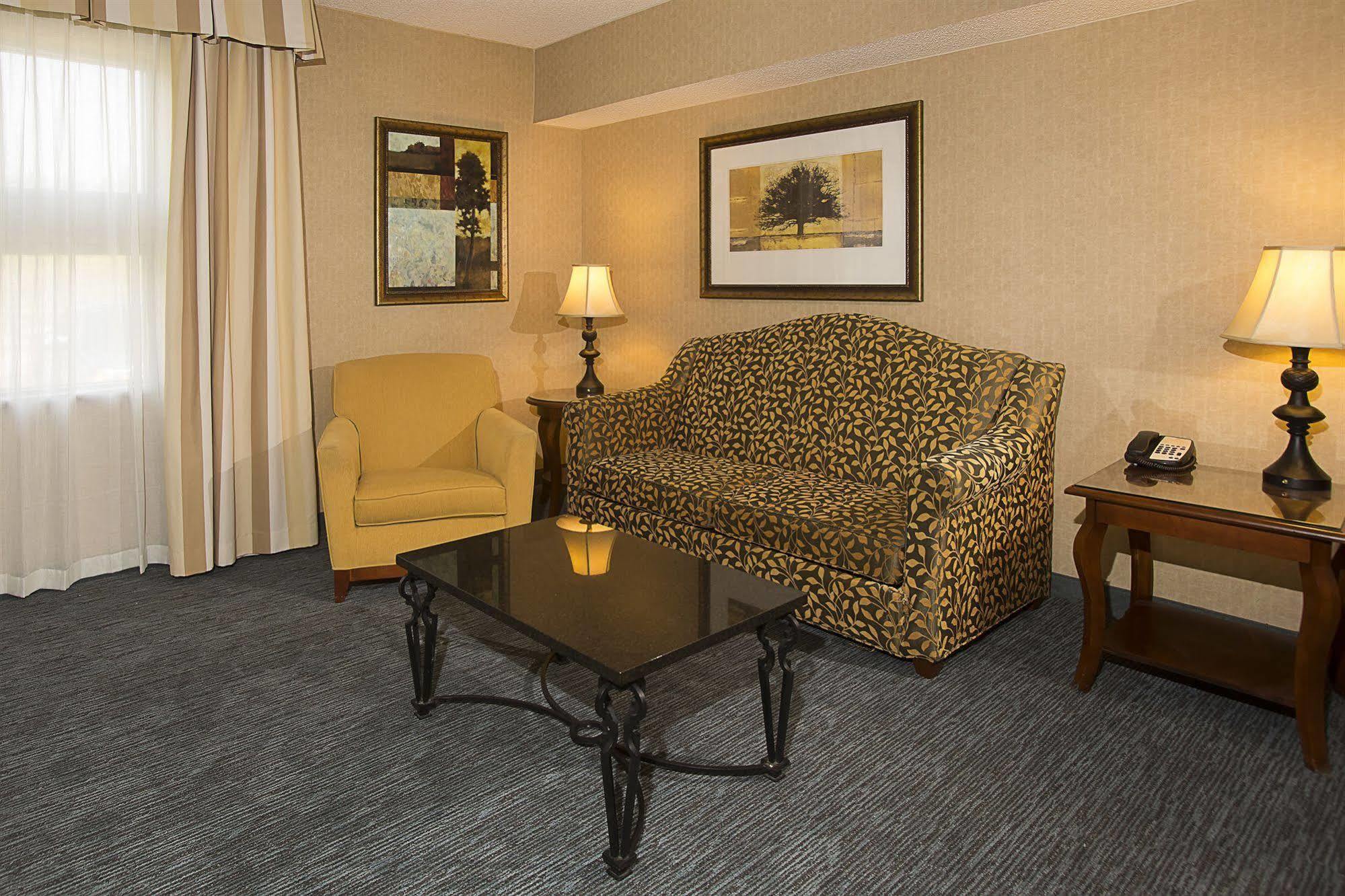 Doubletree By Hilton Hotel Detroit Novi Exterior photo